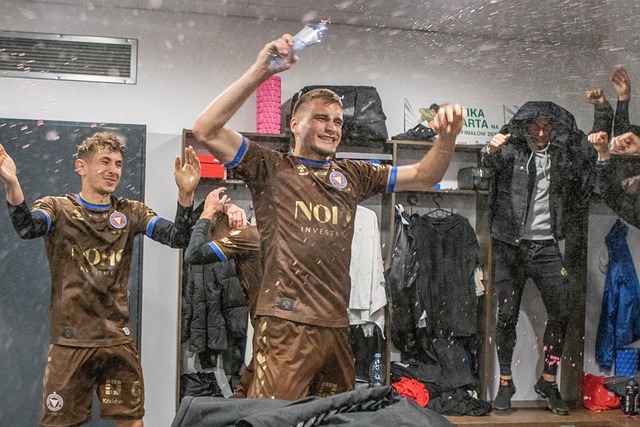 全国第十二届残疾人运动会：辽宁选手刘爽赛艇赛场连夺两金