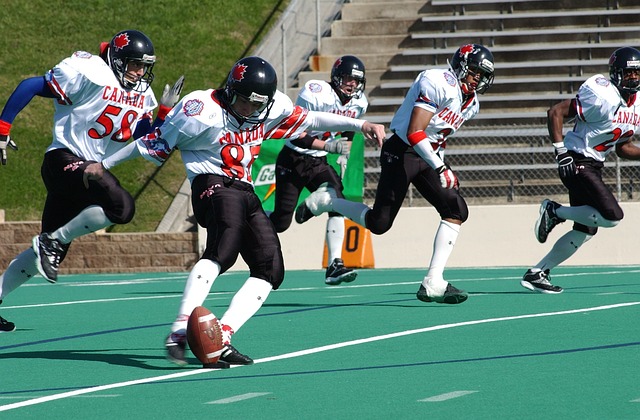 前锋单刀破门，决绝果断引喝彩