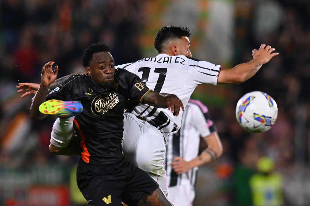 巧合！库里兄弟二人勇士生涯首秀均砍下14分